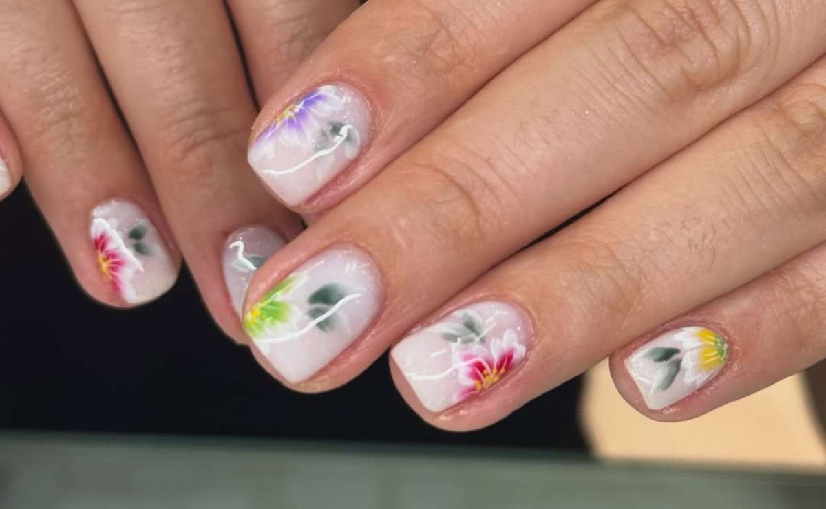 Diseños de uñas milky para un look elegante y relajado