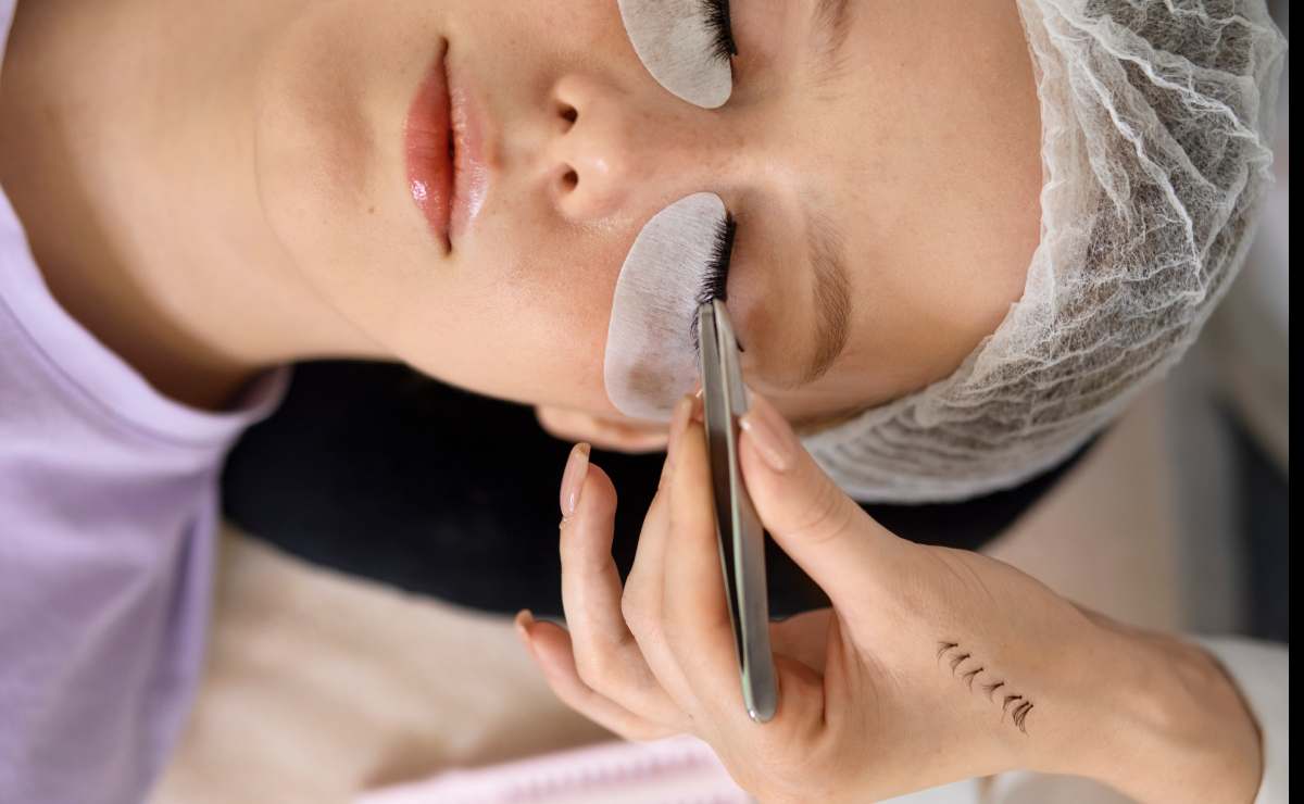 Diseños de uñas milky para un look elegante y relajado