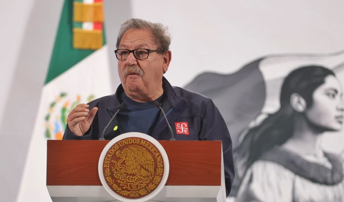 Explota pipa con combustible en autopista en Veracruz; autoridades trabajan en sofocar el fuego