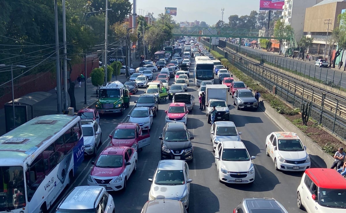 VIDEOS Se registra fuerte incendio en asentamiento irregular cerca del Metro Lindavista; no se reportan lesionados