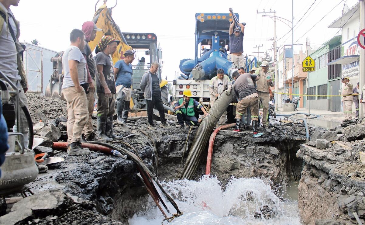 Concluyen trabajos de reparación de fuga de agua en la Venustiano Carranza; suministro se restablecerá paulatinamente