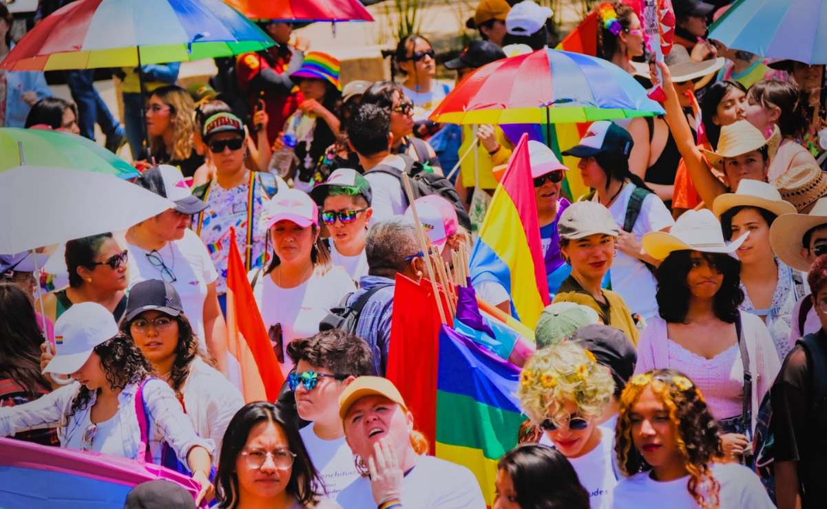 Entregan apoyos a 17 mil personas de 57 a 64 años 