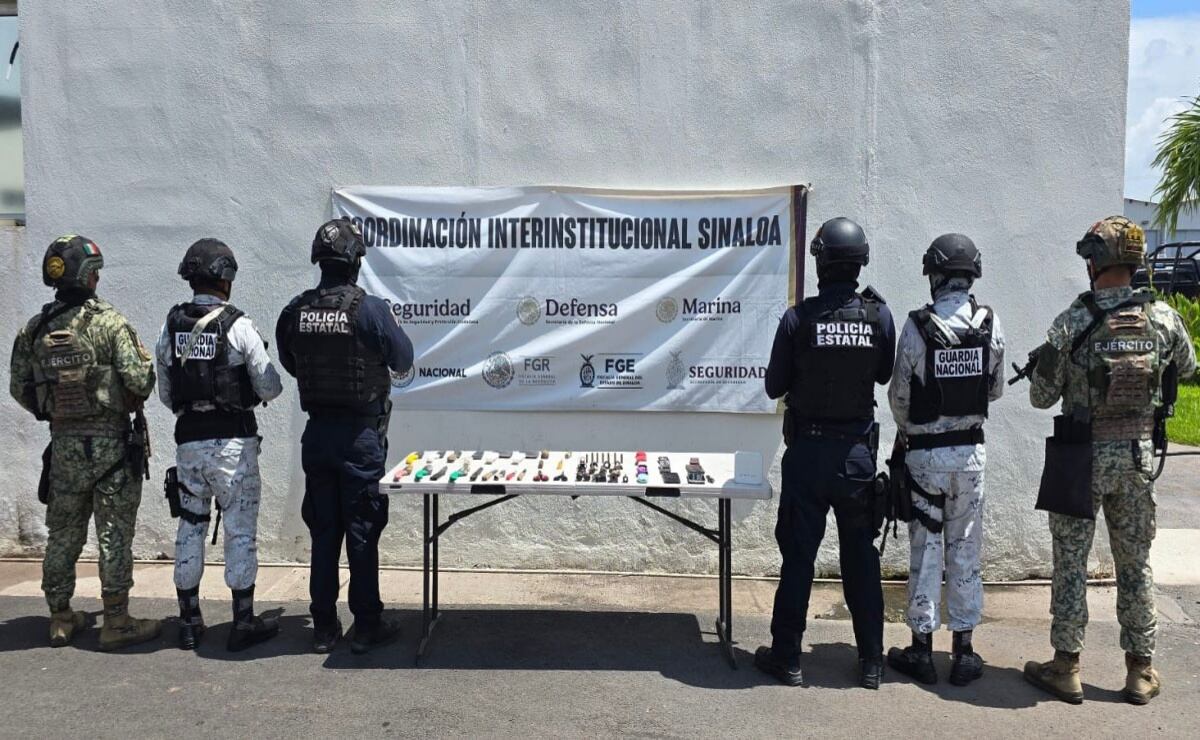 Bloquean paso a Claudia Sheinbaum en Ensenada; sale de su camioneta y con megáfono atiende a manifestantes