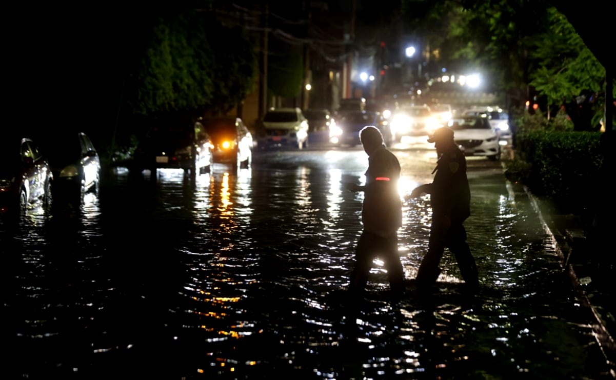 Lluvias dejan 31 encharcamientos y 23 árboles caídos en CDMX; caen más de 4.3 millones de metros cúbicos de agua