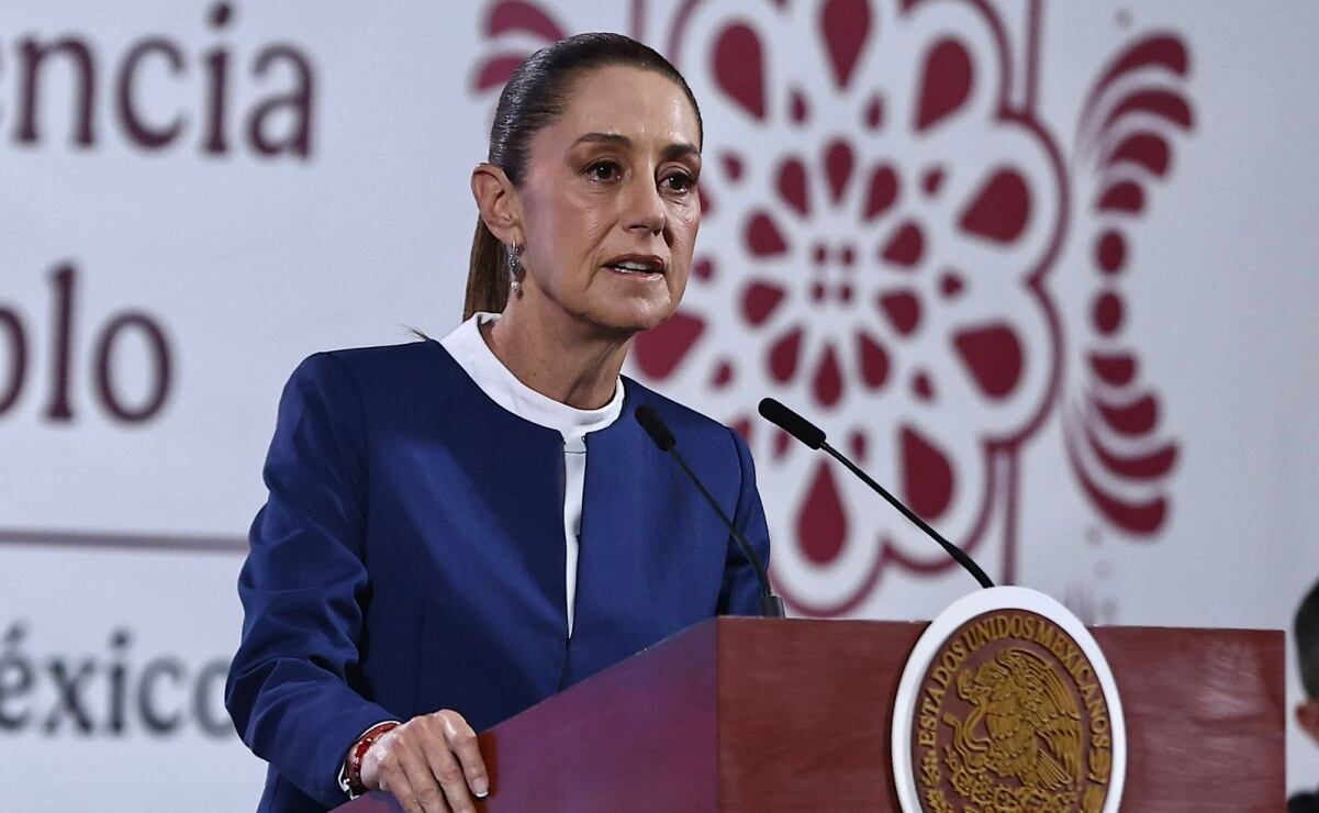 Alana Flores exhibe a Gala Montes en Supernova Orígenes ; Sebastán Cáceres estuvo en el ring apoyándola