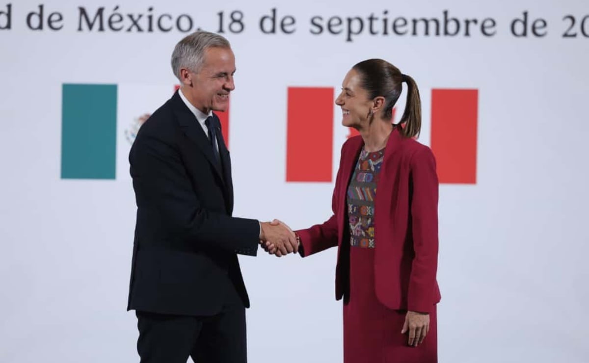 Padres y madres de los 43 estudiantes de Ayotzinapa desaparecidos toman caseta de cobro de la Autopista del Sol