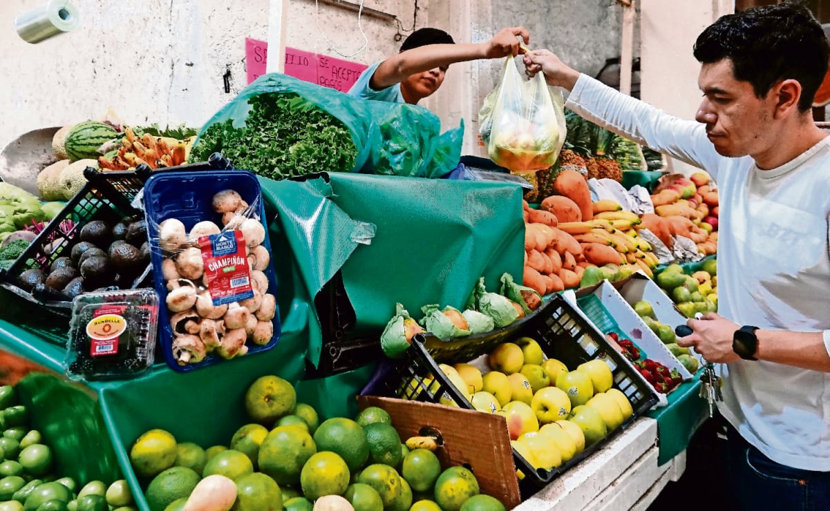 Extranjeros acusan precios excesivos en los puestos de la Alameda Central