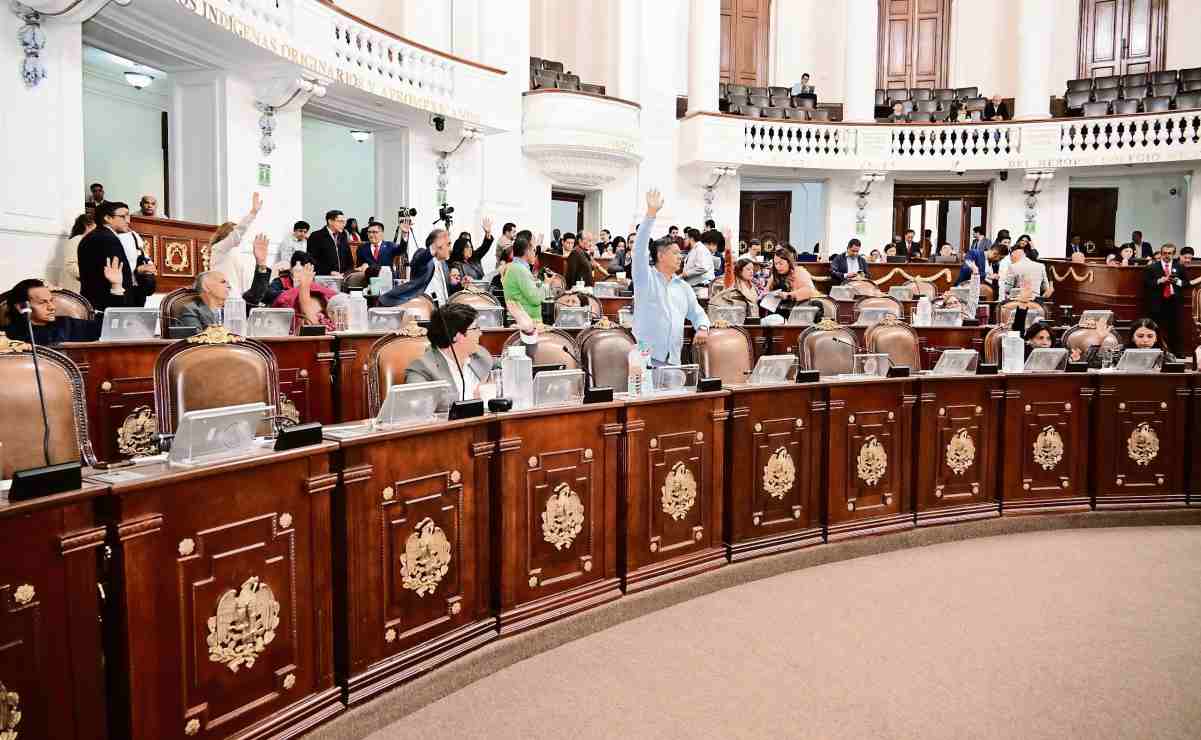 Atacan con explosivos Unidad Antisecuestros de la Fiscalía de Baja California; vehículos resultan dañados