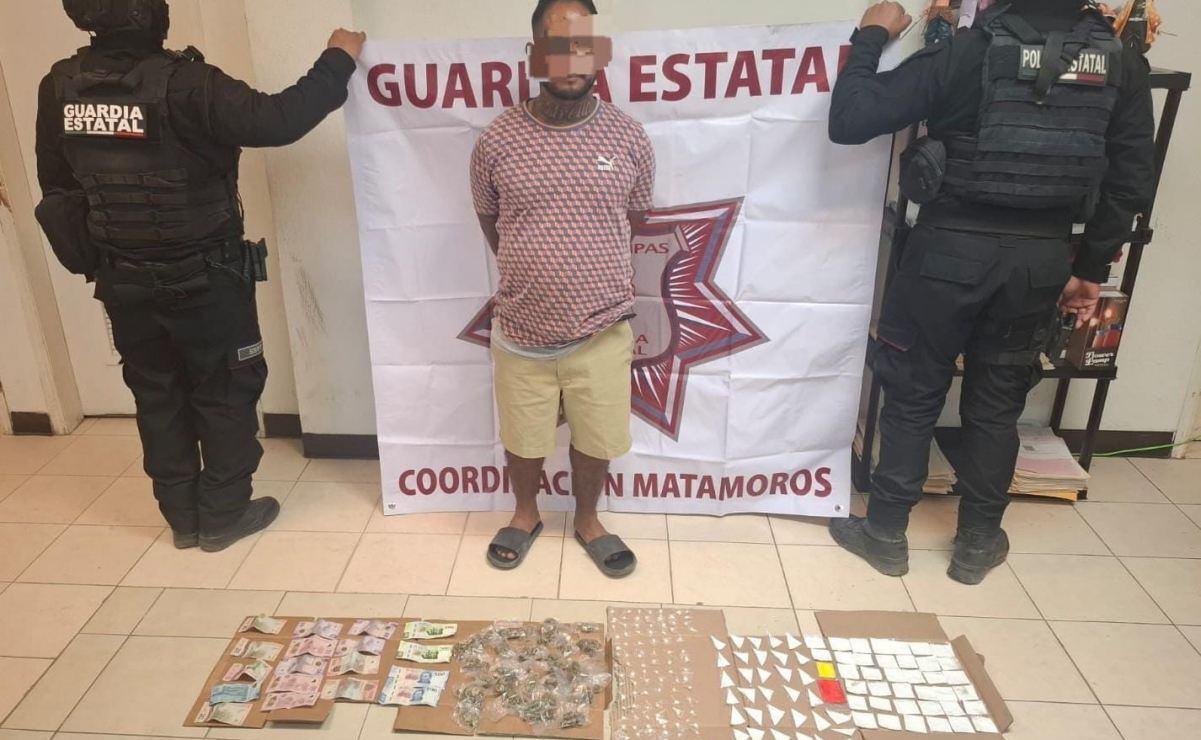 Flores, calaveras y cine al aire libre: cientos disfrutan “Ana y Bruno” en el Zócalo de la CDMX