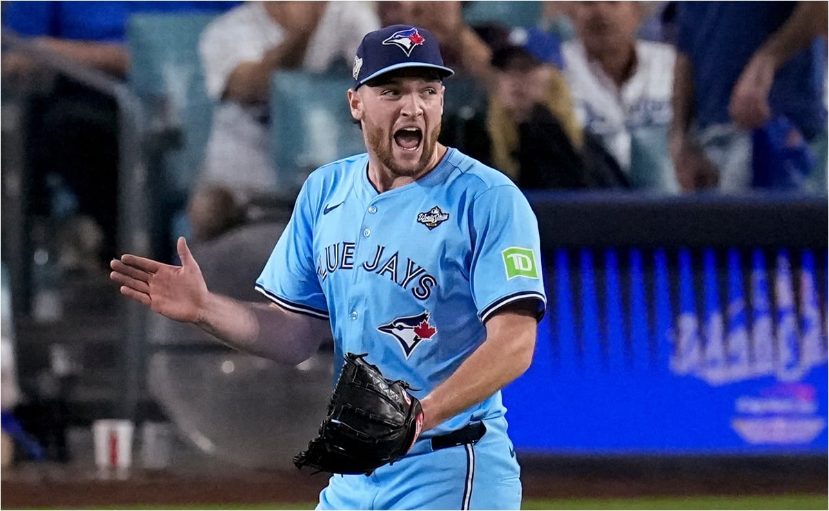 Katy Perry enfrenta críticas por destrozar su tarta de cumpleaños mientras sus bailarines se acercaban a comer del suelo