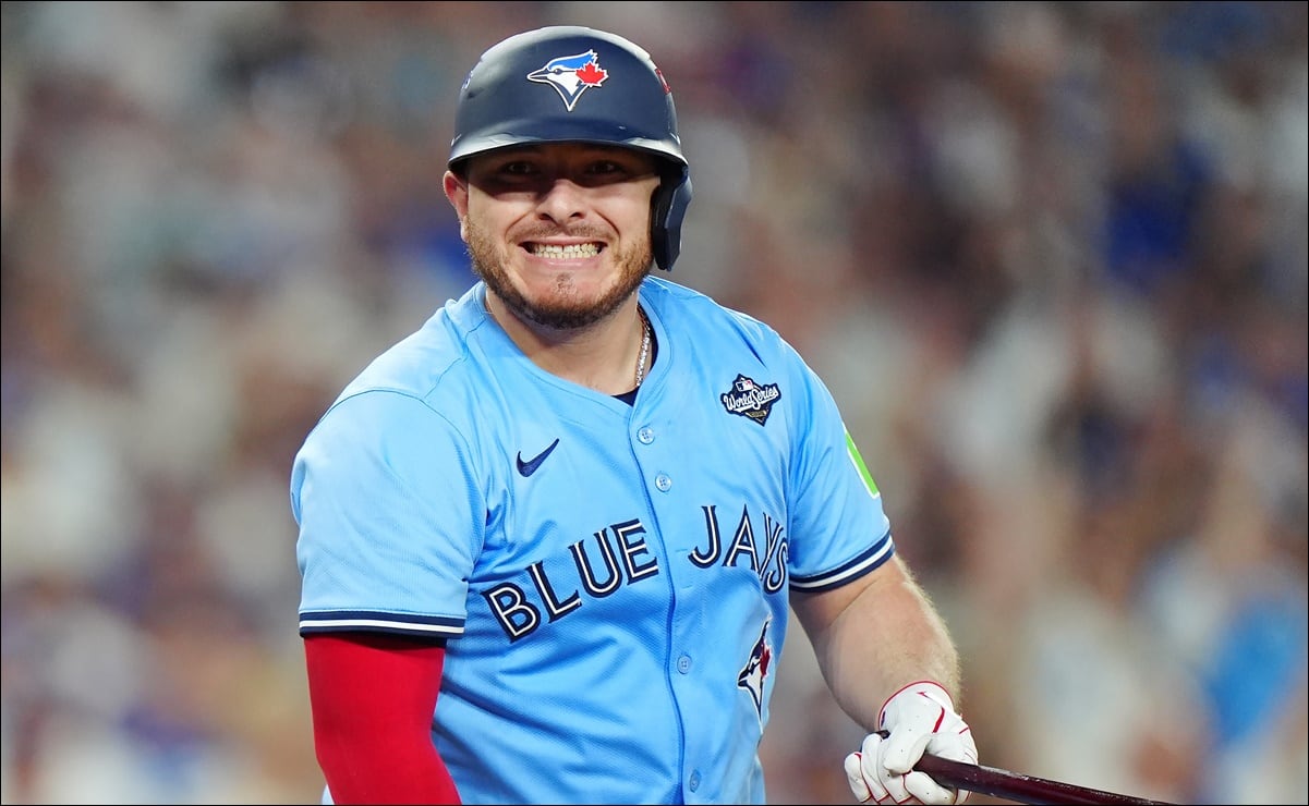 Simón Levy insiste en que está libre en EU y muestra su pasaporte en vivo; lo delata piano rojo en restaurante de hotel en Lisboa