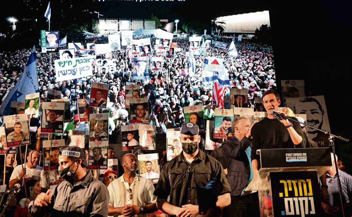 Con lectura de autoras mexicanas, feministas protestan contra visita de Paco Ignacio Taibo II a Chiapas 