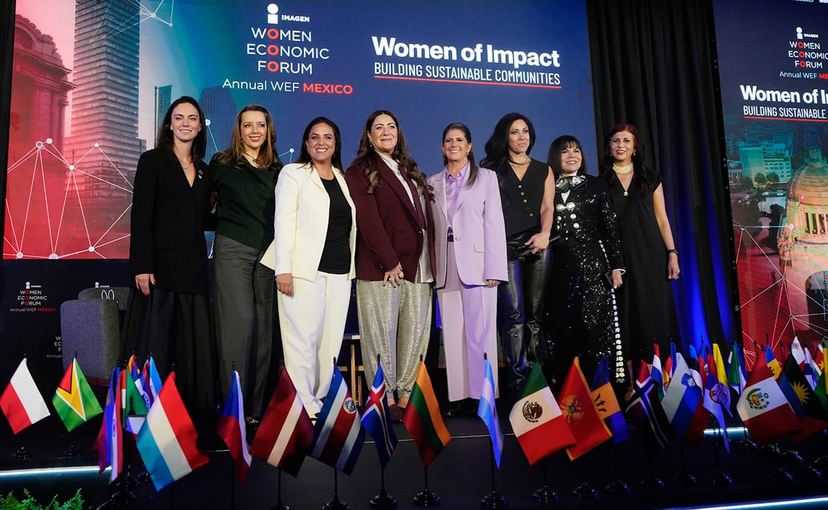 Lila Downs honra a los difuntos y alza la voz por las mujeres en el Auditorio Nacional