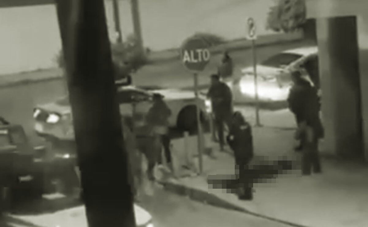 Nicolás Larcamón, enojado por no poder opinar del arbitraje tras lesión de Kevin Mier; 