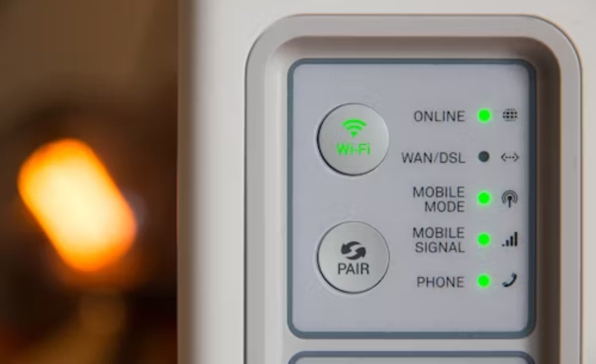 Con maleta en mano, llegan maestros de la CNTE al Zócalo para iniciar jornada de protesta 