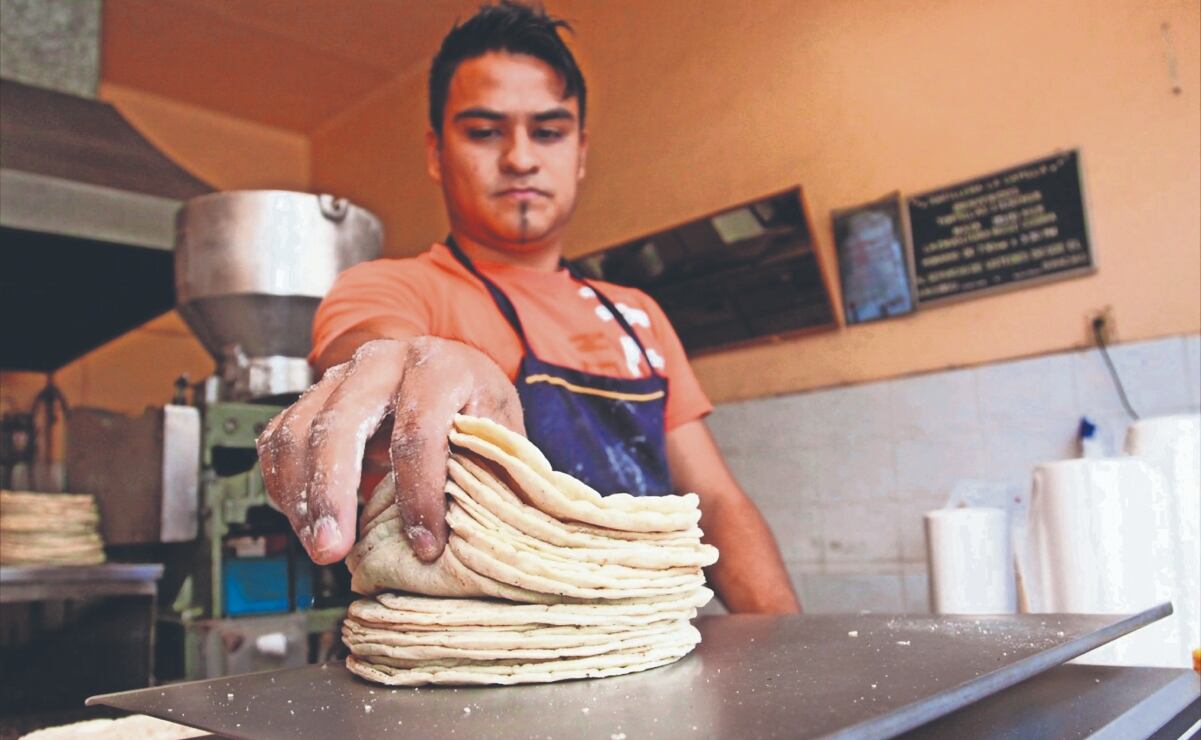 Miles de baristas de Starbucks hacen huelga para exigir derechos laborales