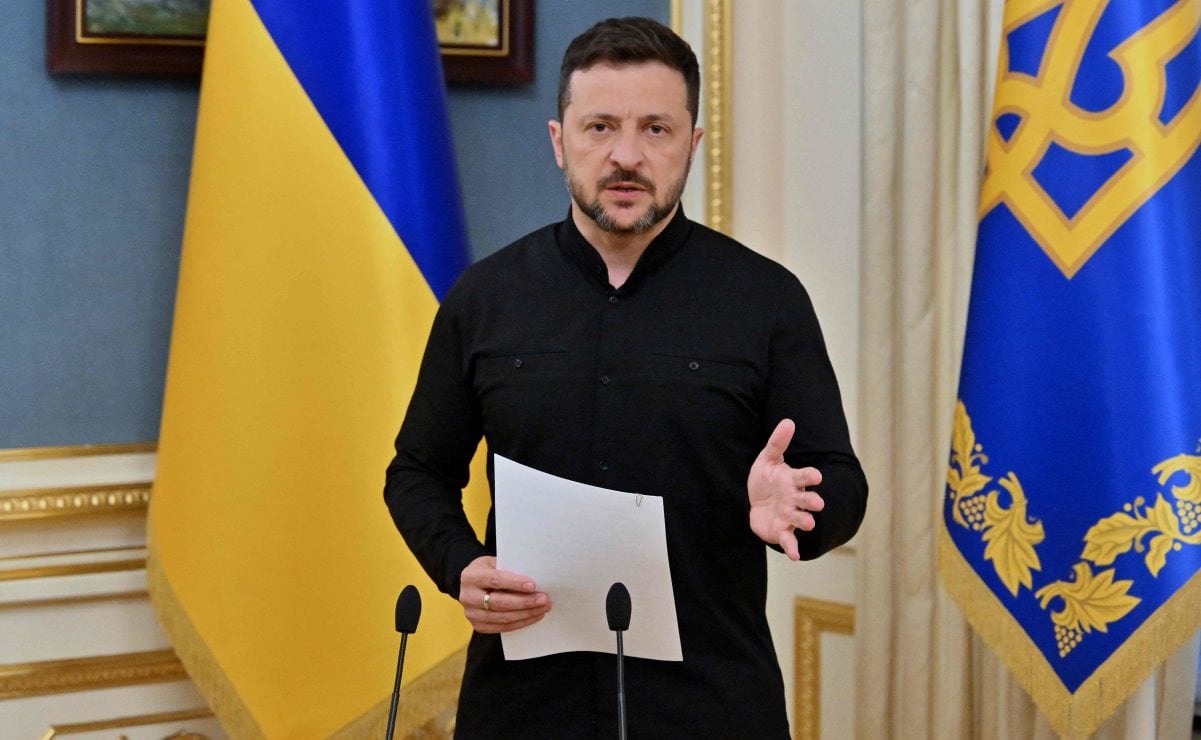 Ucrania puede verse en riesgo de perder su dignidad o a un aliado clave, dice Zelensky tras recibir plan de paz de EU
