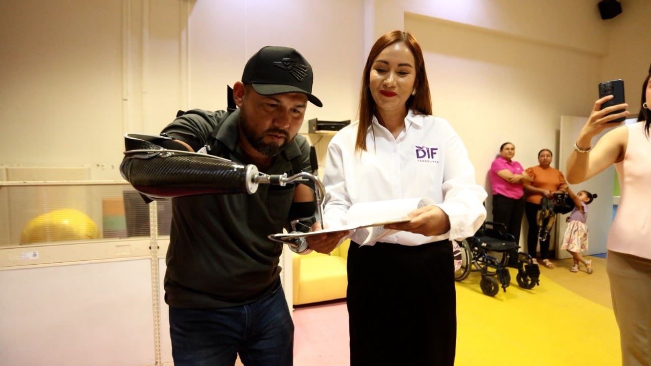 DIF de Tamaulipas entrega prótesis a niños y adultos mayores 