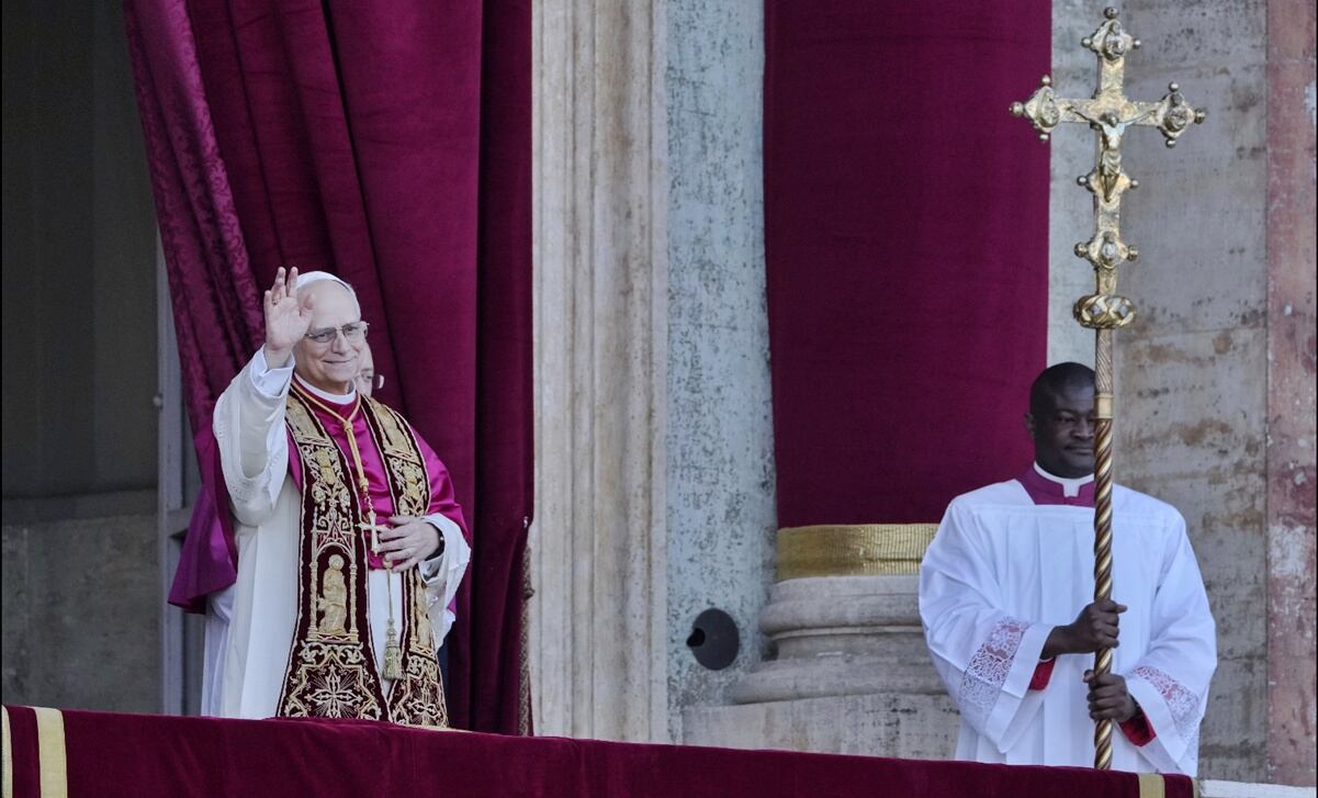 Muere el Papa; alistan sucesión