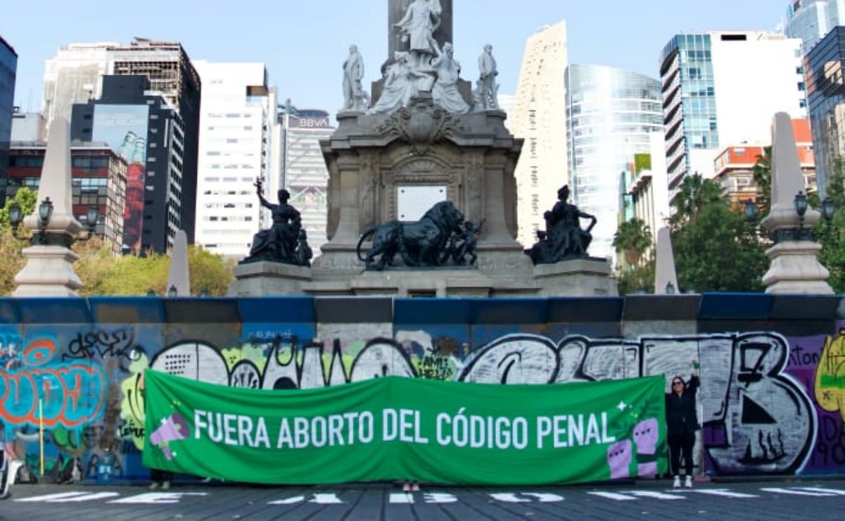 Mariazel saldó sus deudas tras posar para una revista para caballeros