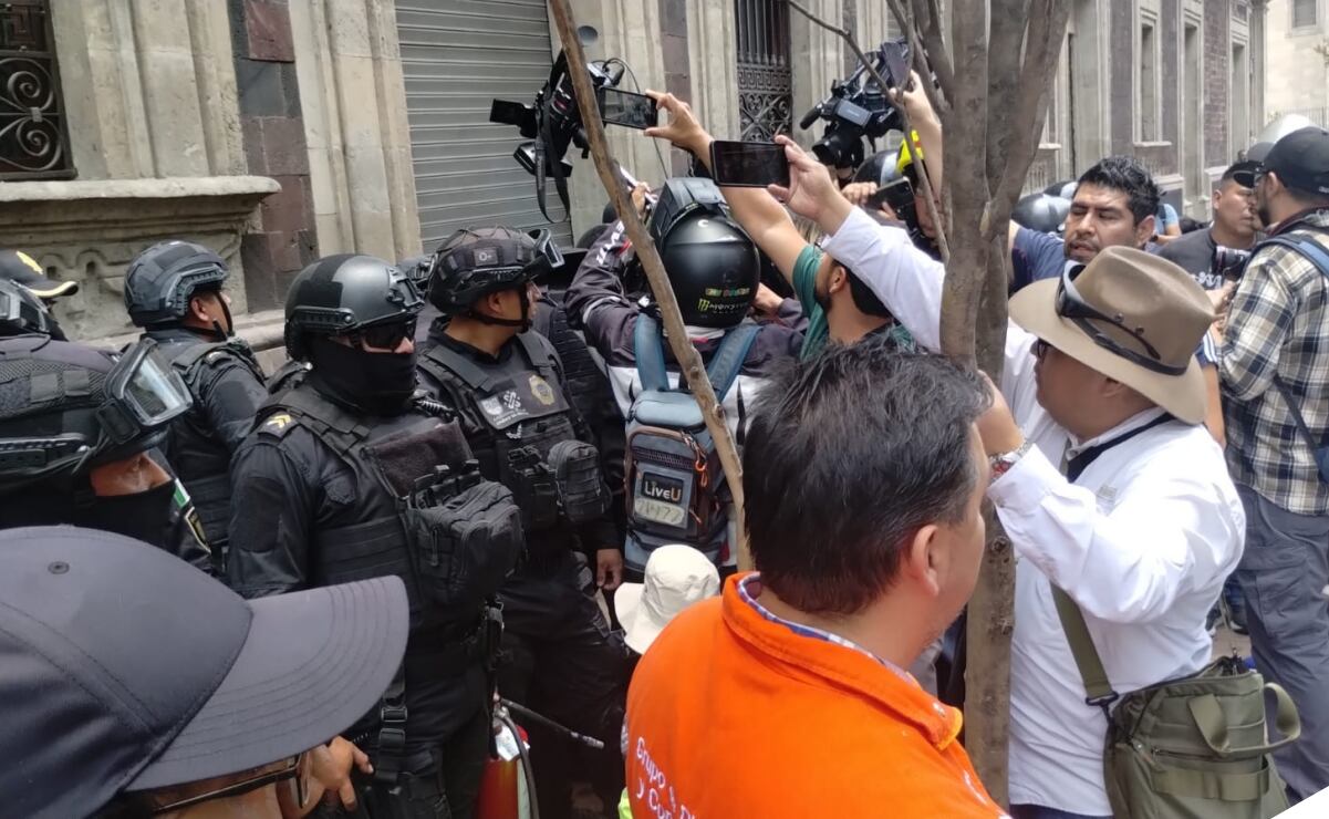 Ronronea en el Zócalo el gato letón