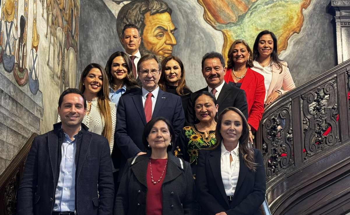 Elección judicial 2025: Cuelgan togas en edificio del Poder Judicial Federal de Morelos; protestan por proceso 