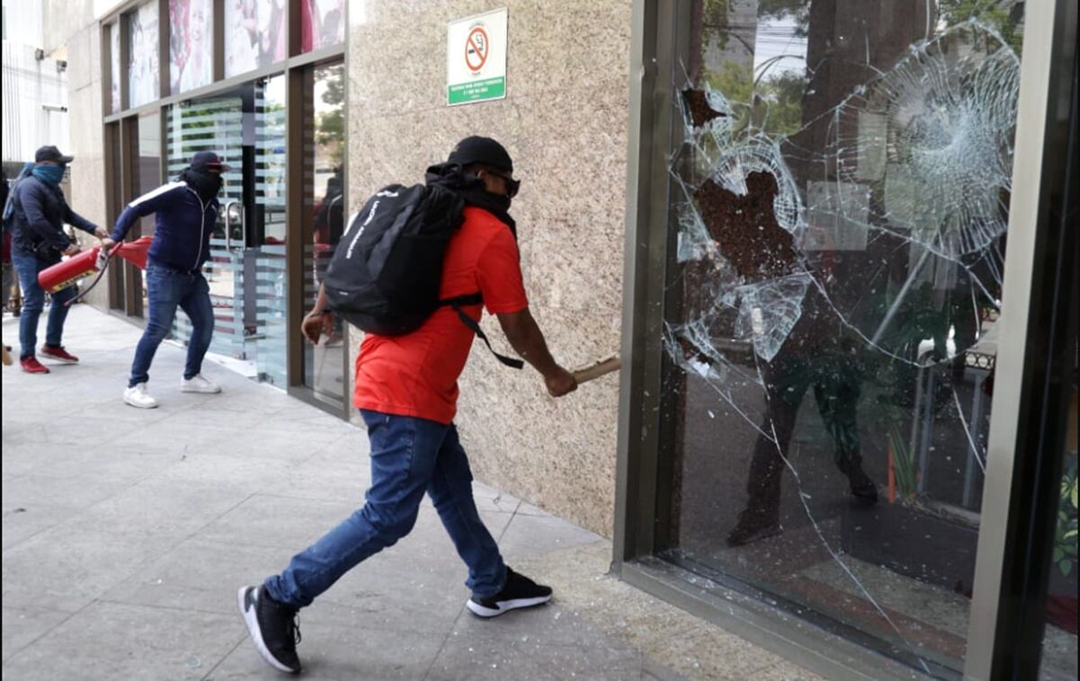 Buque Escuela Cuauhtémoc será remolcado tras accidente; lo trasladarán a un parque industrial en Brooklyn