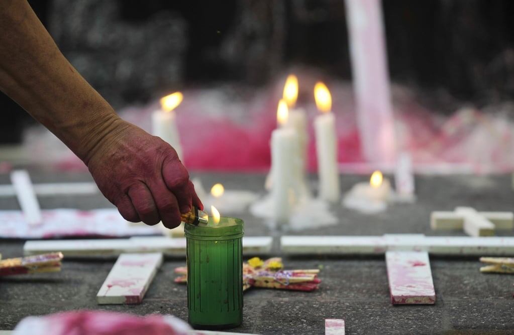 Domingo desolado en el Centro Artesanal Indígena; comerciantes se retiran ante la baja afluencia