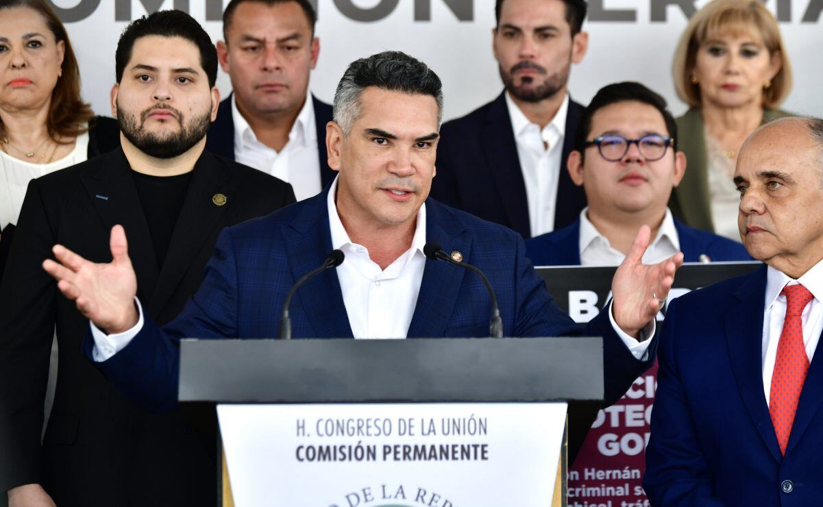 Realizan plantón afuera de la Fiscalía de Sonora por desaparición de joven; exigen su localización inmediata