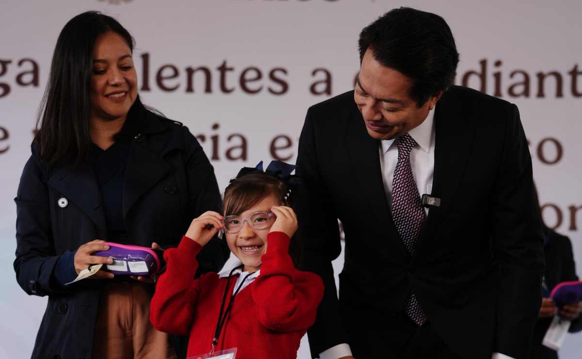 Acuden 645 jóvenes a inscribirse a Universidad Rosario Castellanos