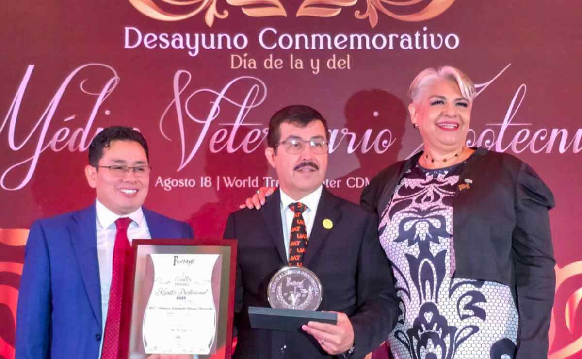 Reconocen trayectoria del rector de la UAT, Dámaso Anaya Alvarado, como veterinario; recibe el Premio al Mérito Profesional 2025