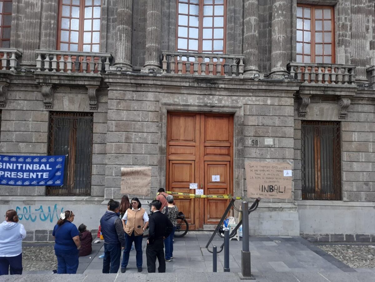 Ambulantes regresan a Paseo de la Reforma; torean a autoridades 