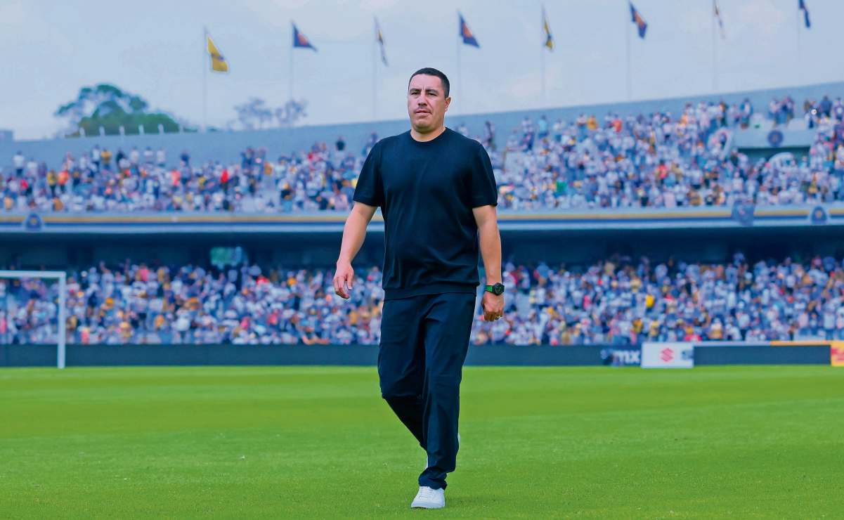 Checo Pérez lanza la primera bola en el Dodger Stadium y se lleva gran ovación 