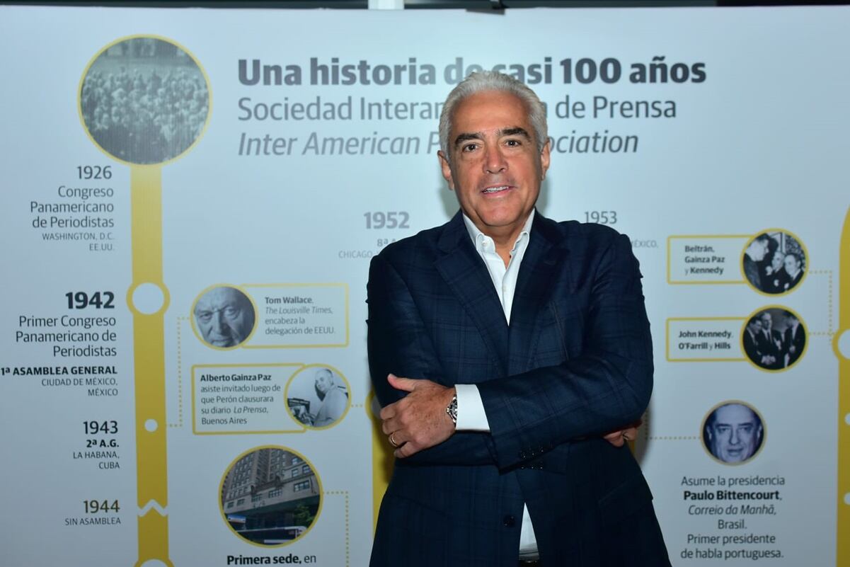 Bajo medio metro de lodo, vecinos de Poza Rica piden apoyo; “SOS, al fondo también existimos”, claman