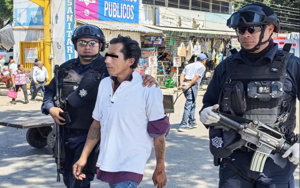 Alcalde de Emiliano Zapata, Morelos, inaugura obra y derriba poste; 