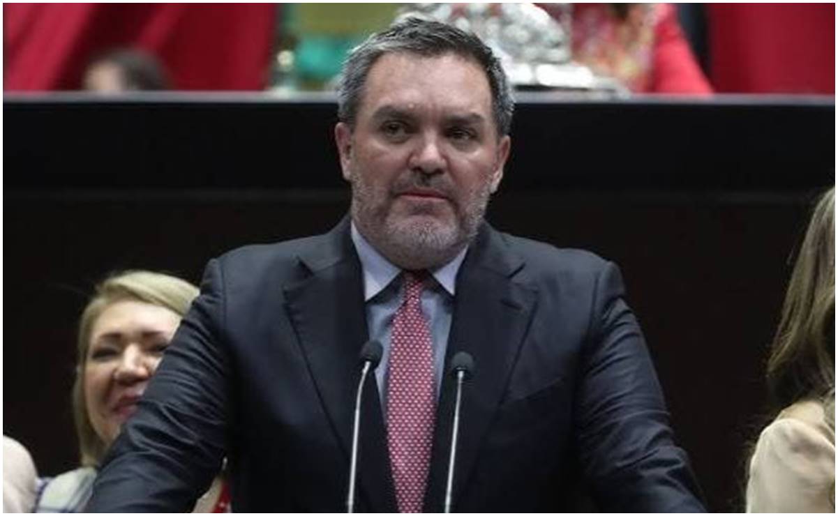 Usuarios critican a Julión Álvarez por cantar con Ángela Aguilar y Nodal en Jalisco