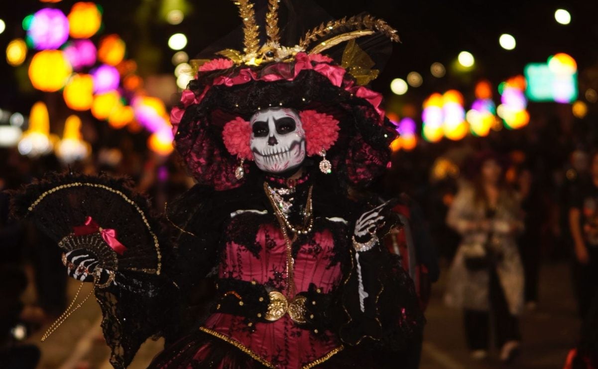 En gala de bienvenida de Miss Universe 2025, presentada por Nawat Itsaragrisil, Fátima Bosch evita aplaudirle al tailandés