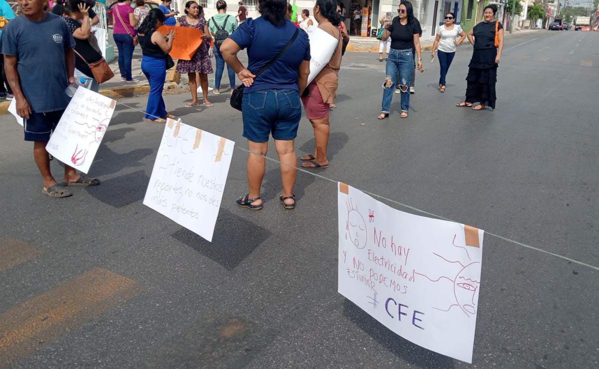 Aumento de temperaturas en mares dispara sargazo en costas de Quintana Roo; autoridades buscan evitar su proliferación