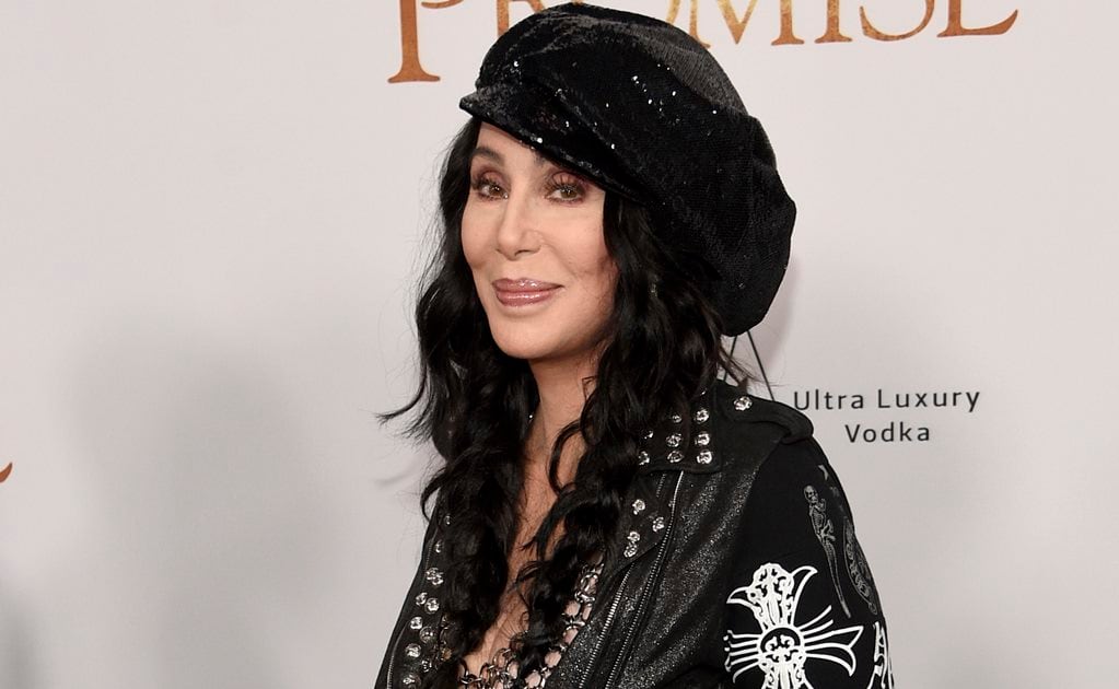 Regina Blandón trae de vuelta el labial negro en un makeup imponente