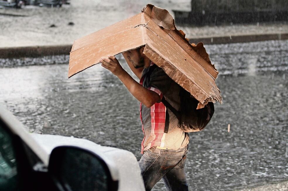 Veracruz suspende clases en 37 municipios debido a fuertes lluvias; alertan que aguaceros seguirán la próxima semana