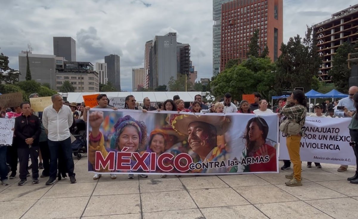 Entregan apoyos a 17 mil personas de 57 a 64 años 