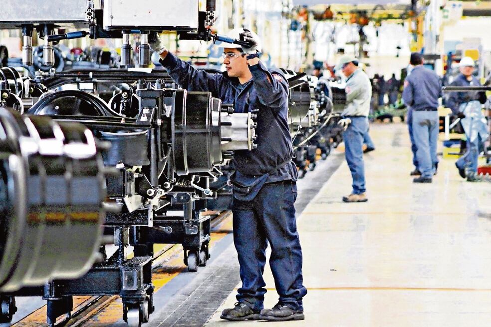 Redadas migratorias tensan Los Ángeles; cancelan celebraciones del 4 de julio