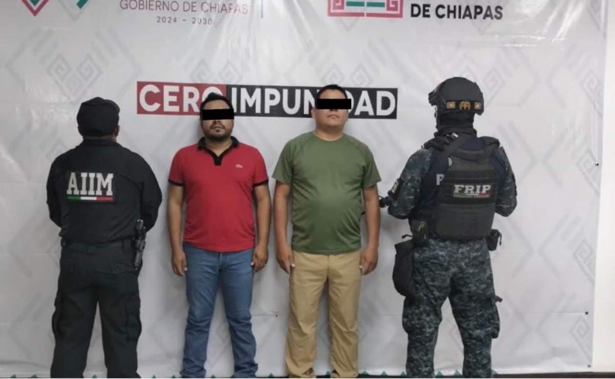 Volcadura de autobús deja tres muertos y 16 heridos en carretera de Guerrero; vehículo cayó a un río 