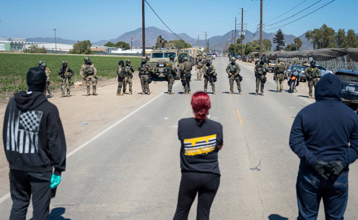 FOTOS: Así fue el enfrentamiento entre agentes del ICE y manifestantes por redada en campo agrícola en California
