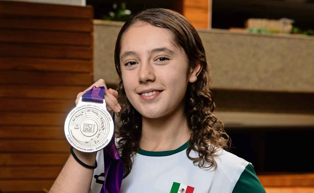 Anahí anuncia su regreso a 