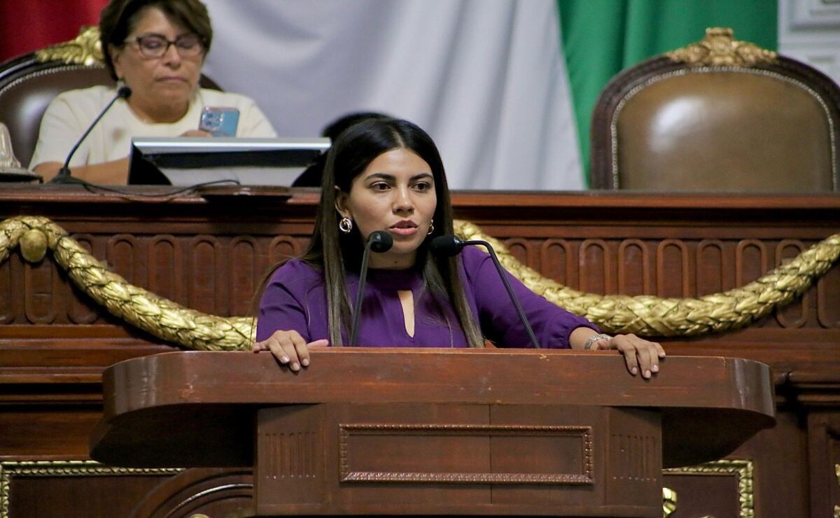 Anahí anuncia su regreso a 