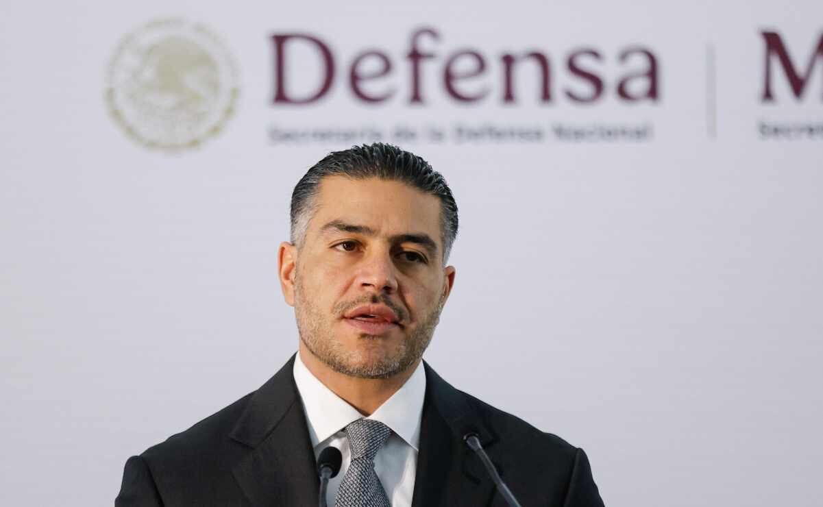 Jugadores del Toluca salen al terreno de juego con máscaras para celebrar Halloween