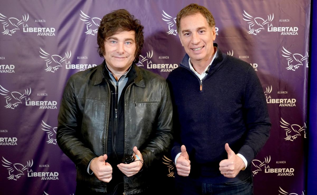 Con velas y flores, honra a los olvidados en los cementerios