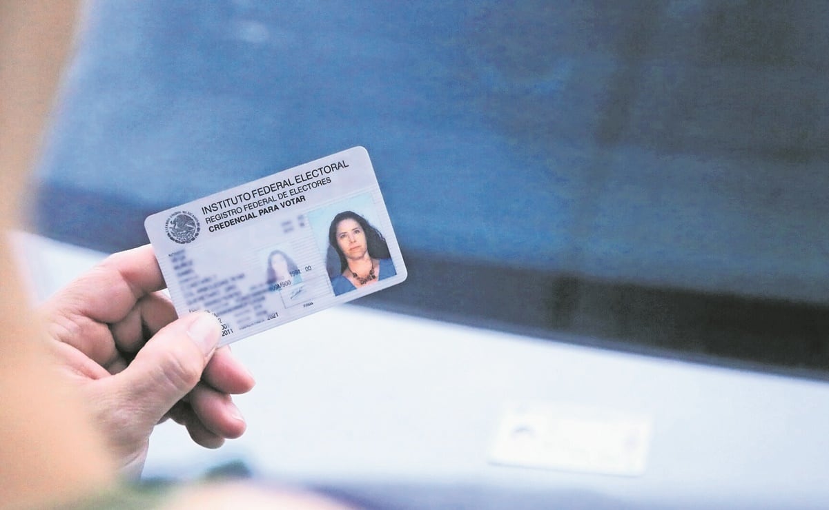 Se incendia una camioneta en el Segundo Piso del Periférico; no hay heridos