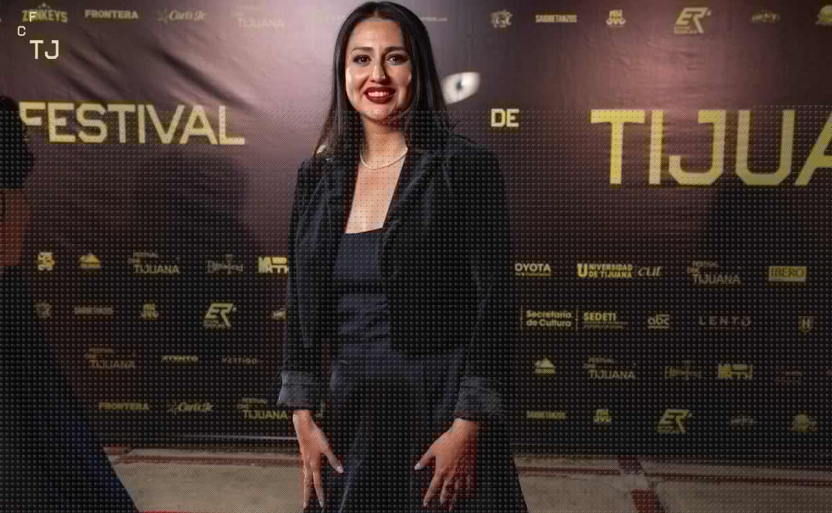 Ambulantes saturan los pasillos de la Alameda Central